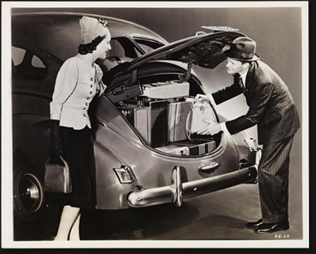 The Streamline Luggage Locker in the new 1939 De Soto, which eliminates the old-fashioned trunk “bustle,” has 23 cubic feet of usable trunk space, 27 percent more than the big trunk on the 1938 De Soto models. Fitting right into the smooth flowing contours of De Soto’s new streamline styling, the luggage locker is completely concealed. It is equipped with an anti-theft lock.