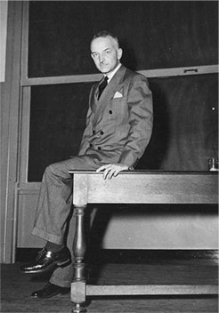 Georges F. Doriot in classroom, circa 1955. HBS Archives Photograph Collection: Faculty and Staff. HBS Archives. Baker Library, Harvard Business School. olvwork640088