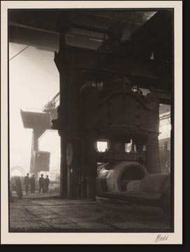 9000 ton forging press making a forged steel pressure vessel